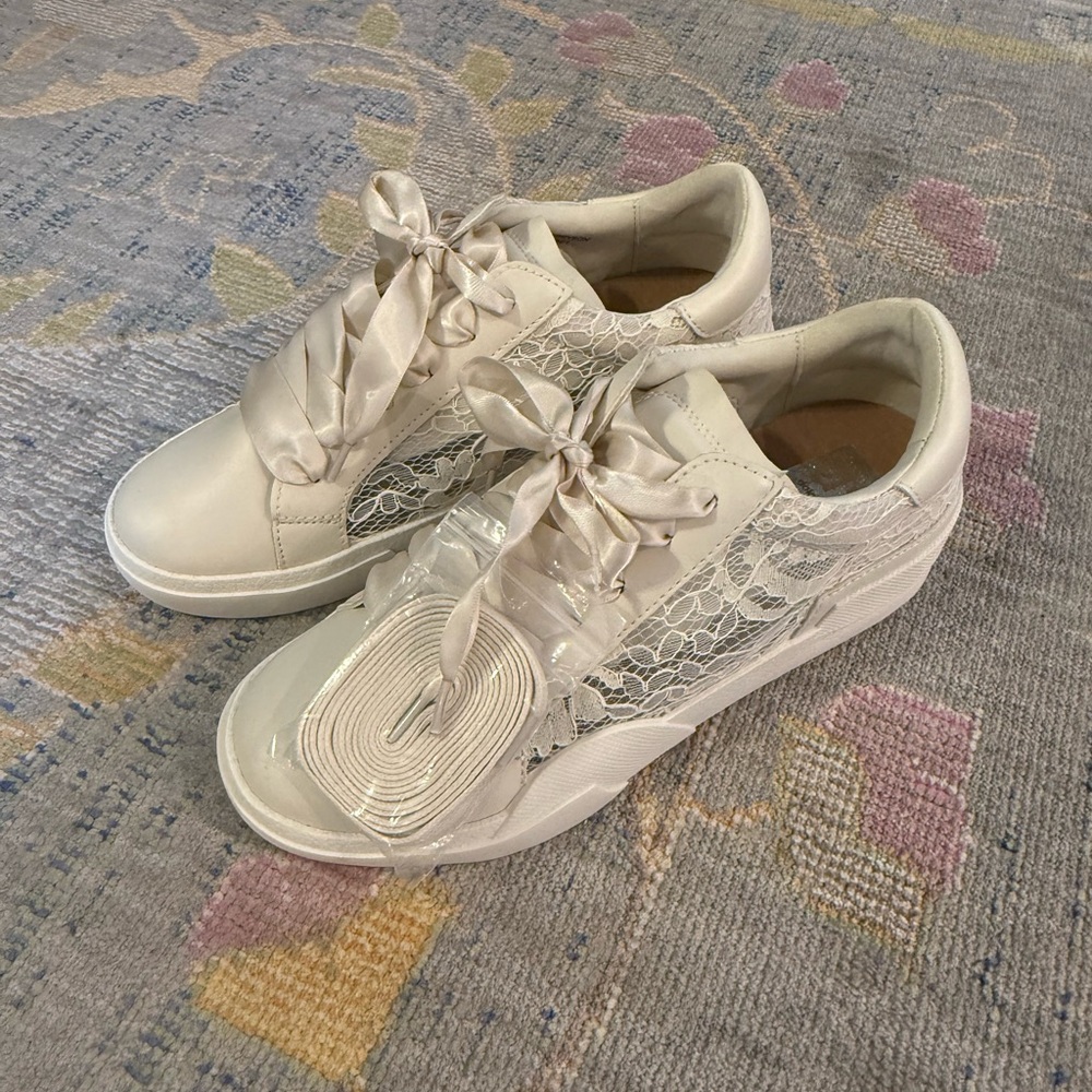 Dolce Vita Ivory Satin Lace Women's Sneakers 7.5 - Picture 3 of 8